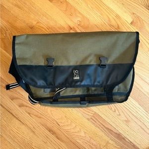 Chrome citizen messenger bag - black and green